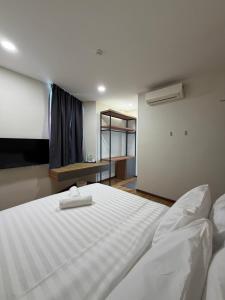 En eller flere senge i et værelse på T Plus Hotel Bagan