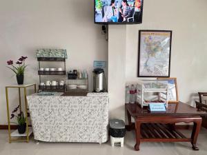 a room with a counter and a table and a tv at บ้านในฝัน เชียงคาน in Chiang Khan
