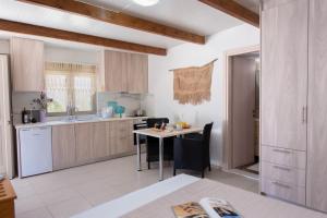 Køkken eller tekøkken på Triopetra Green Dream