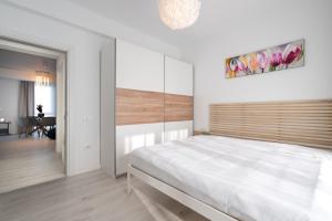 Postel nebo postele na pokoji v ubytování Therme Voyage North Apartment 7