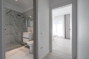 Koupelna v ubytování Therme Voyage North Apartment 7 + 30 fotografií