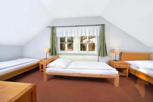 Postel nebo postele na pokoji v ubytování Hotel Erika + 44 fotografií