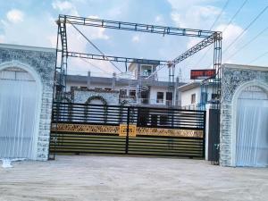 Tòa nhà nơi khách sạn tọa lạc