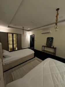 En eller flere senge i et værelse på شقة سكنية خاصة غرفتين نوم وصالة أنيقه