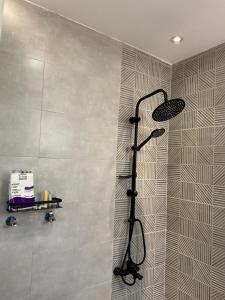 Et badeværelse på شقة سكنية خاصة غرفتين نوم وصالة أنيقه