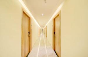 Imagine din galeria proprietății Palette Hotel and Resort Kalwar Road Jaipur Formerly Jai Madhav Resort în Sheodāspura +9 fotografii