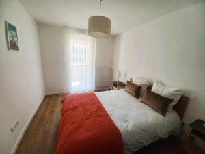 Ένα ή περισσότερα κρεβάτια σε δωμάτιο στο Résidence de Schiltigheim