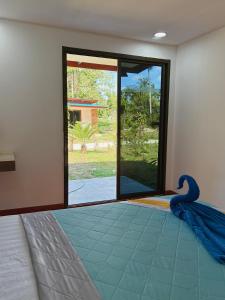 Кровать или кровати в номере Kohmook Timberland Resort from Seaview