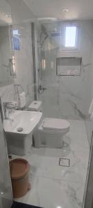 Ένα μπάνιο στο Sanabel ALmshaan Hotel +4 φωτογραφίες