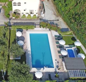Swimmingpoolen hos eller tæt på Residence Garda Valtenesi