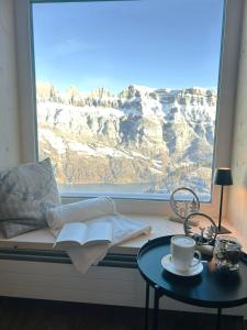 Una imagen general de la montaña o una montaña tomada desde el chalet de montaña