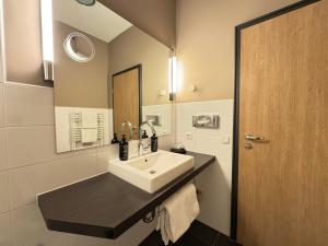Un baño de Auszeit Hotel Hamburg 31 fotos más