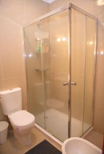 a bathroom with a shower and a toilet at Meio Mundo in Várzea