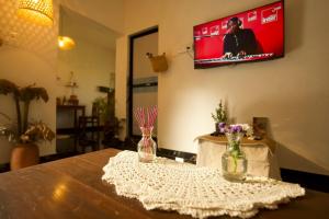 Et tv og/eller underholdning på Barbados Tropical Studio by SiyaU