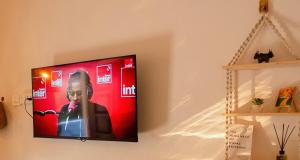 Et tv og/eller underholdning på Barbados Tropical Studio by SiyaU