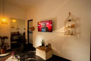 Et tv og/eller underholdning på Barbados Tropical Studio by SiyaU