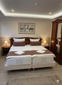 Ένα ή περισσότερα κρεβάτια σε δωμάτιο στο Hotel Aqua