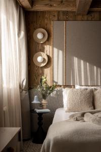 Un pat sau paturi într-o cameră la Villa Vita Krupówki