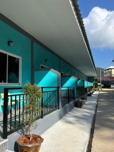 Budova, kde se penzion nachází + 5 fotografií