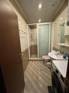 Koupelna v ubytování Лукс апартамент Базилика отделен вход + 11 fotografií