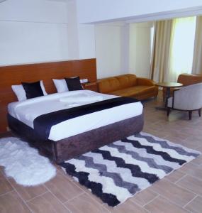 Кровать или кровати в номере Montage Luxury Hotel