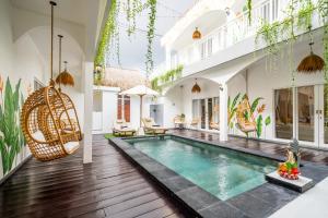 Πισίνα στο ή κοντά στο Azure Suites, Tibubeneng, Canggu