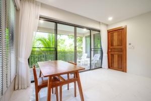 Балкон или терраса в A103 Banjong 1 Bed apart Near Nai Harn Beach