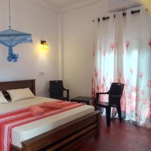 Una cama o camas en una habitación de Margosa Guesthouse