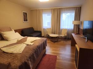 a hotel room with a bed and a television at Maxhotel in Lindau