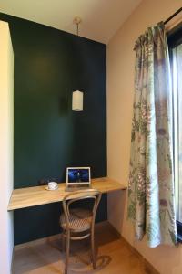 a desk with a laptop computer on top of it at Chambre "Argentine", Le Clos des Poulies in La Ferté-Saint-Aubin