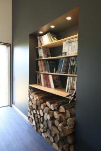 a book shelf filled with books in a room at Chambre "Argentine", Le Clos des Poulies in La Ferté-Saint-Aubin