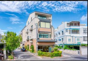 El edificio en el que está la habitación en casa particular