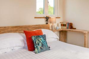 Giường trong phòng chung tại The Boathouse +27 ảnh