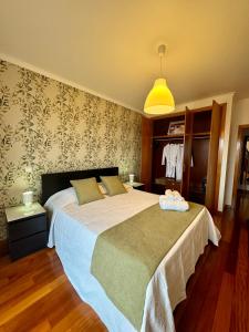 Ένα ή περισσότερα κρεβάτια σε δωμάτιο στο Cantinho da Flor