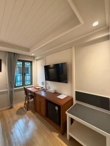 TV a/nebo společenská místnost v ubytování Tuan Hotel Bangkok + 15 fotografií