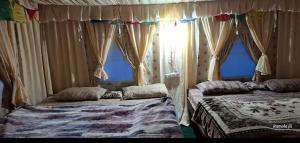 Ένα ή περισσότερα κρεβάτια σε δωμάτιο στο rudraksh vally camp