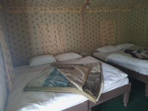 Ένα ή περισσότερα κρεβάτια σε δωμάτιο στο rudraksh vally camp