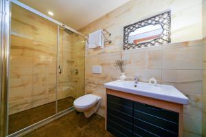 Koupelna v ubytování Sultan Han Luxery Hotel