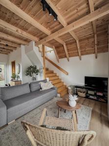a living room with a couch and a table at Zebi vendégház in Zebegény