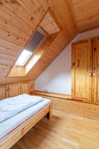 Ένα ή περισσότερα κρεβάτια σε δωμάτιο στο Farkaskútvölgy +59 φωτογραφίες