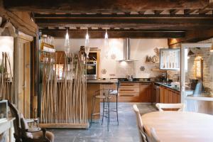 Kuchyň nebo kuchyňský kout v ubytování Domaine Le Coq Enchanté