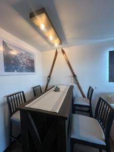 Χώρος καθιστικού στο Incredible 2 rooms, sun terrace view, slope Incroyable appartement, six personnes Tout, pédestre, commerces et piste, Immense terrasse, vue panoramique montagne et pistes