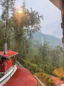 a view of the mountains from a train platform at DreamVilla Retreat Apartment Pelling in Pelling