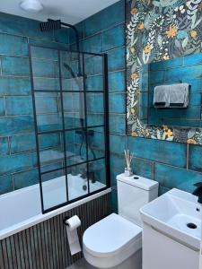 Et badeværelse på Cross Beck Cottage + 29 billeder