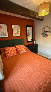 En eller flere senge i et værelse på Victoria Boutique Apartment