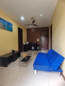 a living room with a blue couch and a table at Nipah Villas in Senggigi 