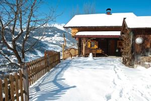 Nespecifikovaný výhled na hory nebo výhled na hory při pohledu z prázdninového domu + 12 fotografií