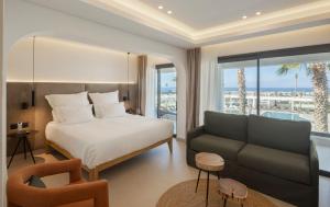 Кровать или кровати в номере Paphos Hills Resort & Spa by Brown Hotels +59 фотографий