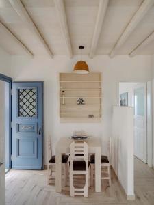 Billede fra billedgalleriet på Folegandros Enchanting Moniasma Home, Sunset Views i Áno Meriá + 21 billeder