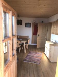 Kuchyň nebo kuchyňský kout v ubytování Lärchenhütte